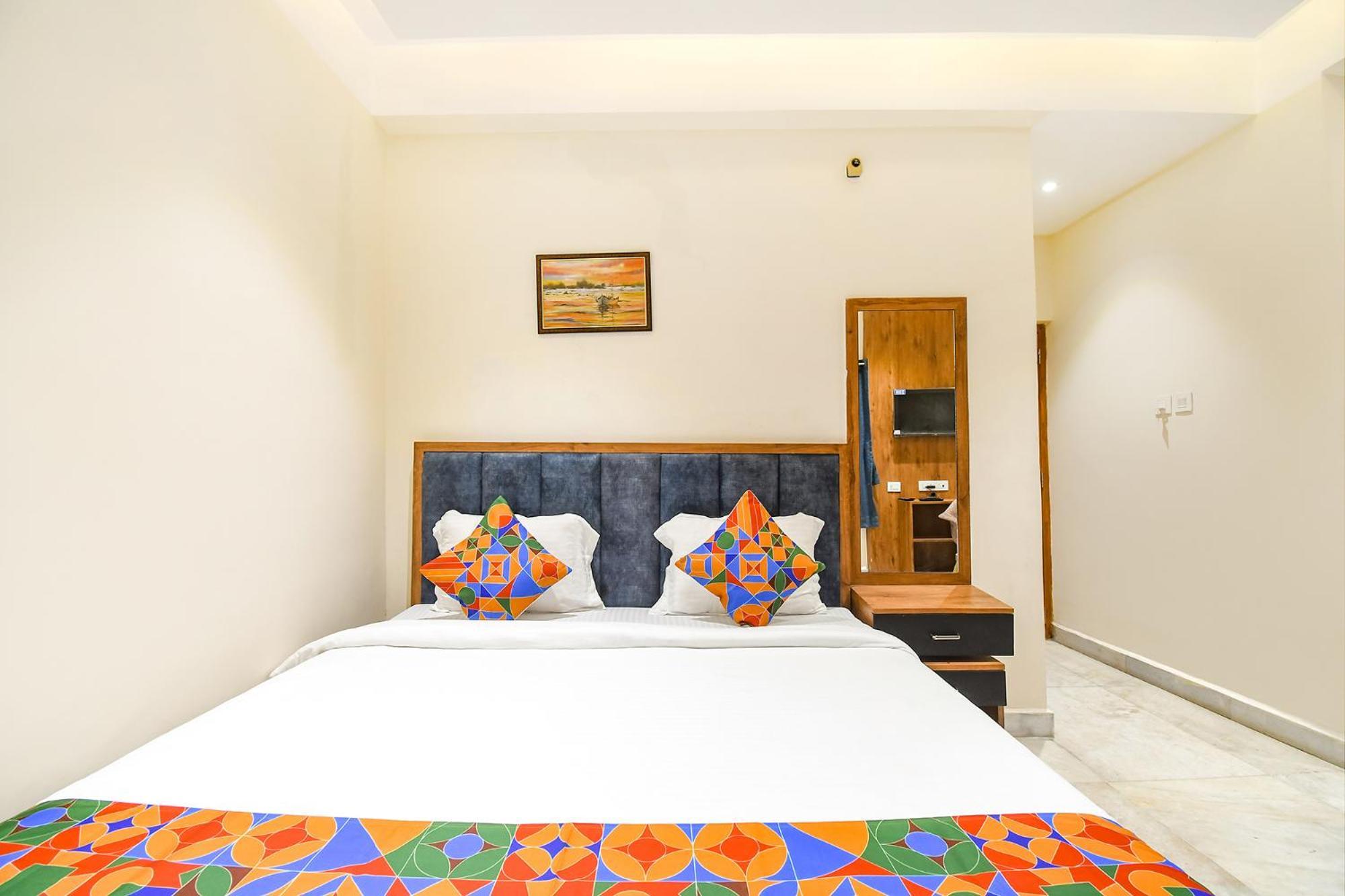 Fabhotel Prime The Golden Plaza - Nr Tarapith Temple Eksteriør bilde